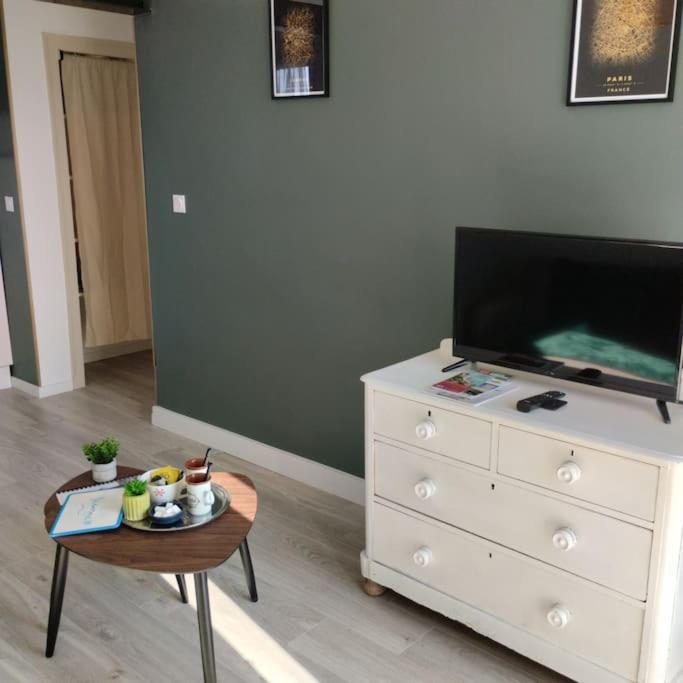 Appartement Verdoyant Au Bord Du Lac Leman Entre Evian Et Thonon Dans Une Villa Publier Bagian luar foto