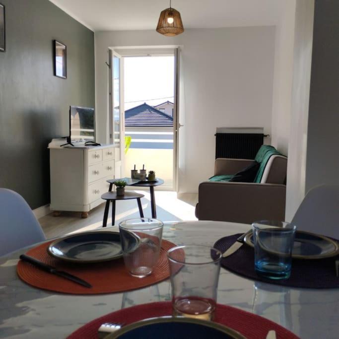 Appartement Verdoyant Au Bord Du Lac Leman Entre Evian Et Thonon Dans Une Villa Publier Bagian luar foto