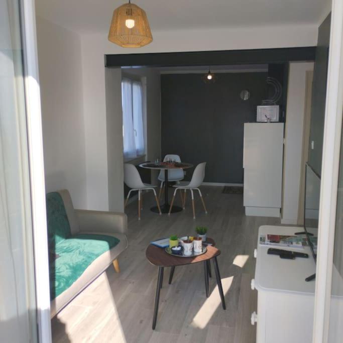 Appartement Verdoyant Au Bord Du Lac Leman Entre Evian Et Thonon Dans Une Villa Publier Bagian luar foto