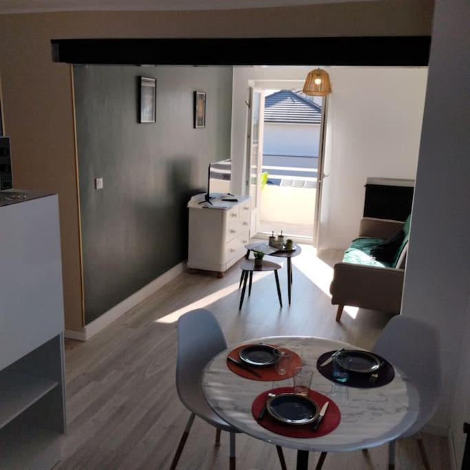 Appartement Verdoyant Au Bord Du Lac Leman Entre Evian Et Thonon Dans Une Villa Publier Bagian luar foto