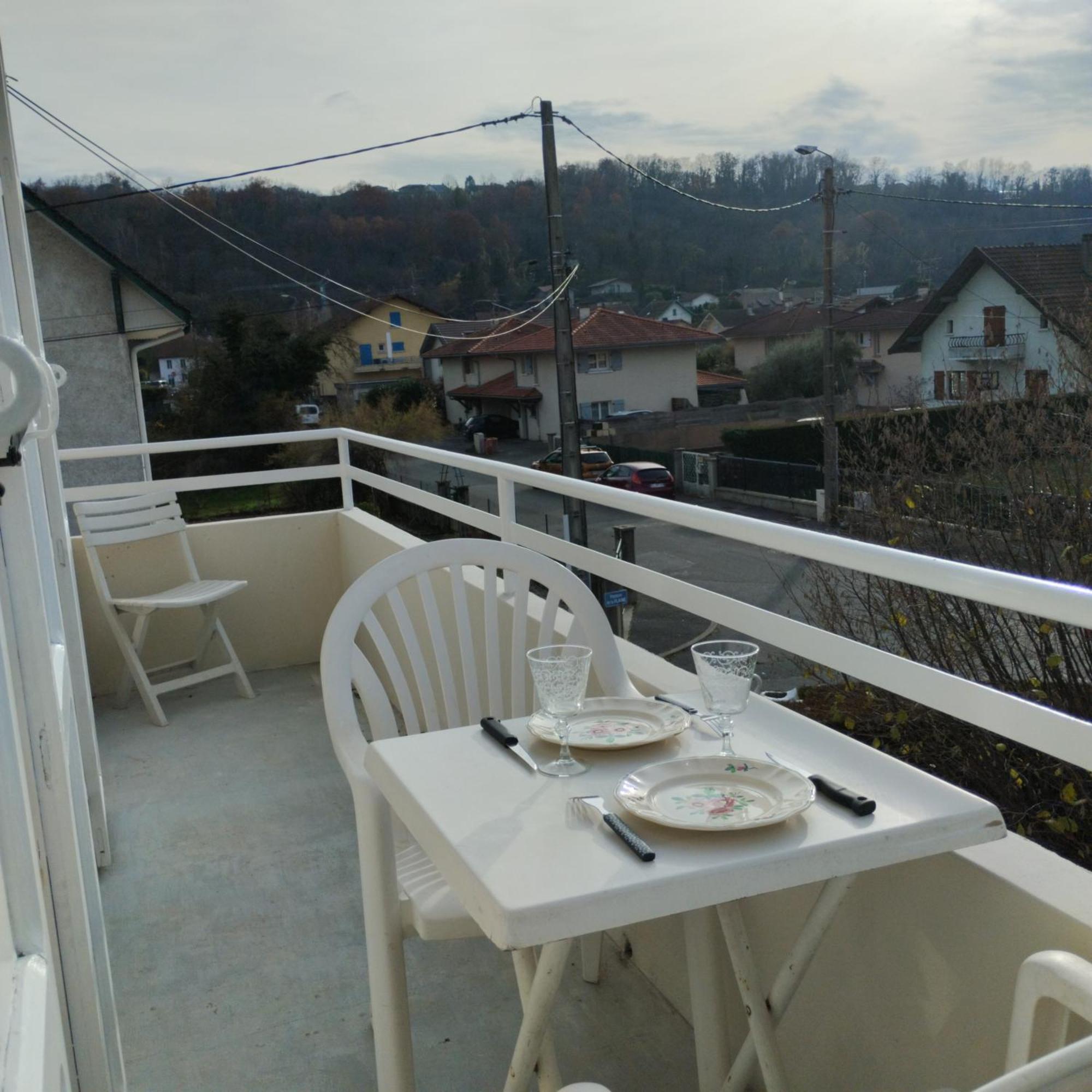 Appartement Verdoyant Au Bord Du Lac Leman Entre Evian Et Thonon Dans Une Villa Publier Bagian luar foto