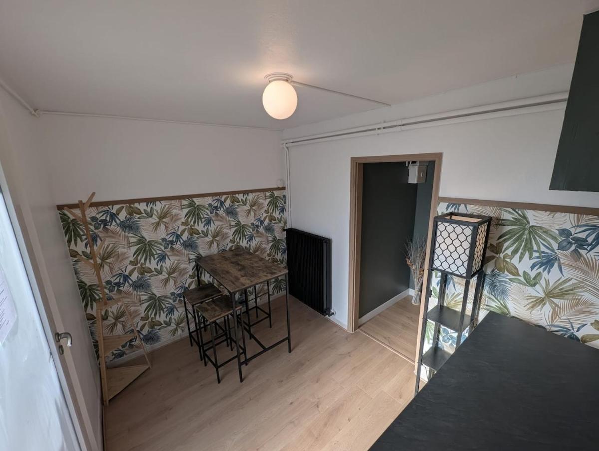 Appartement Verdoyant Au Bord Du Lac Leman Entre Evian Et Thonon Dans Une Villa Publier Bagian luar foto