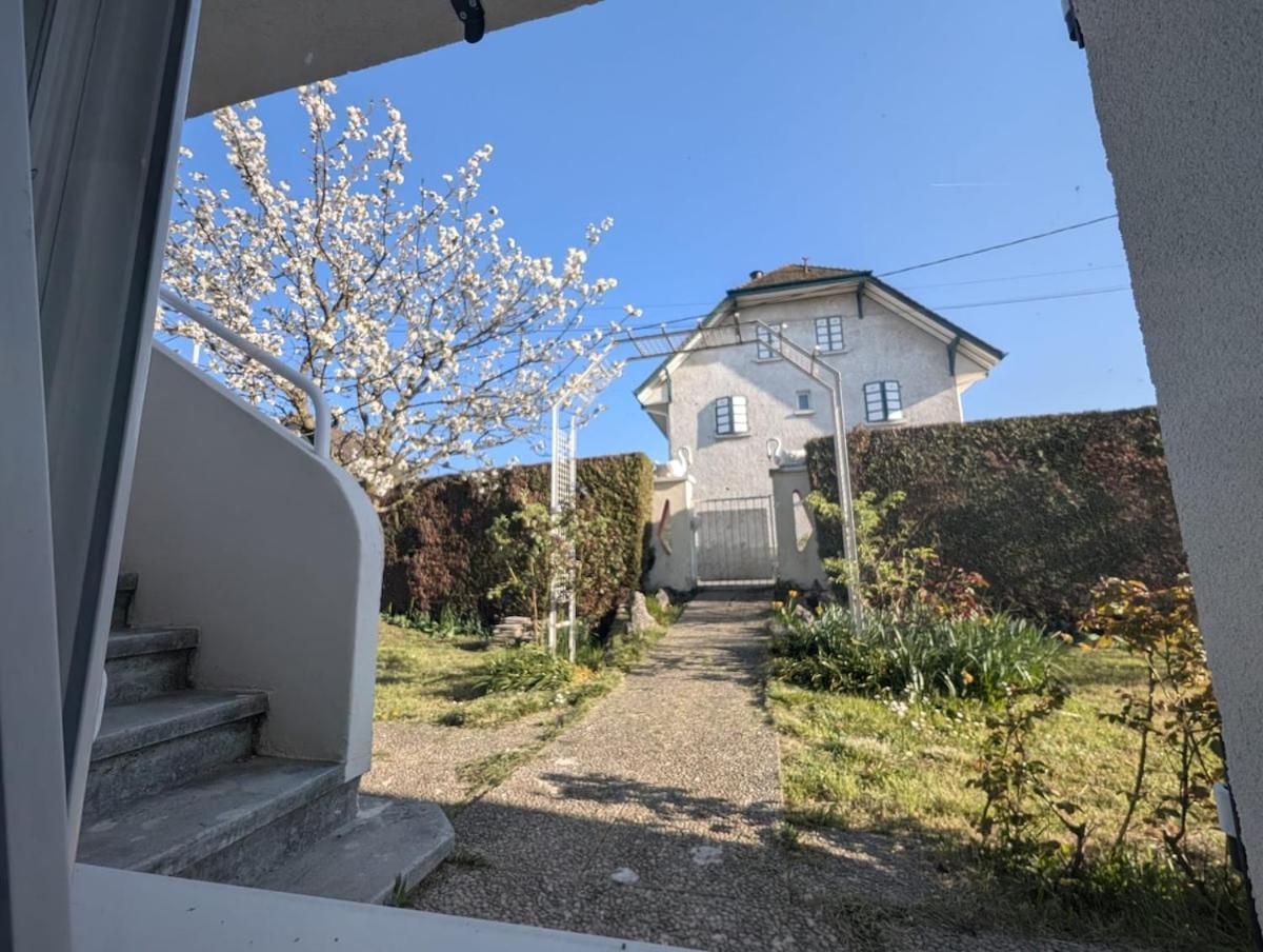 Appartement Verdoyant Au Bord Du Lac Leman Entre Evian Et Thonon Dans Une Villa Publier Bagian luar foto