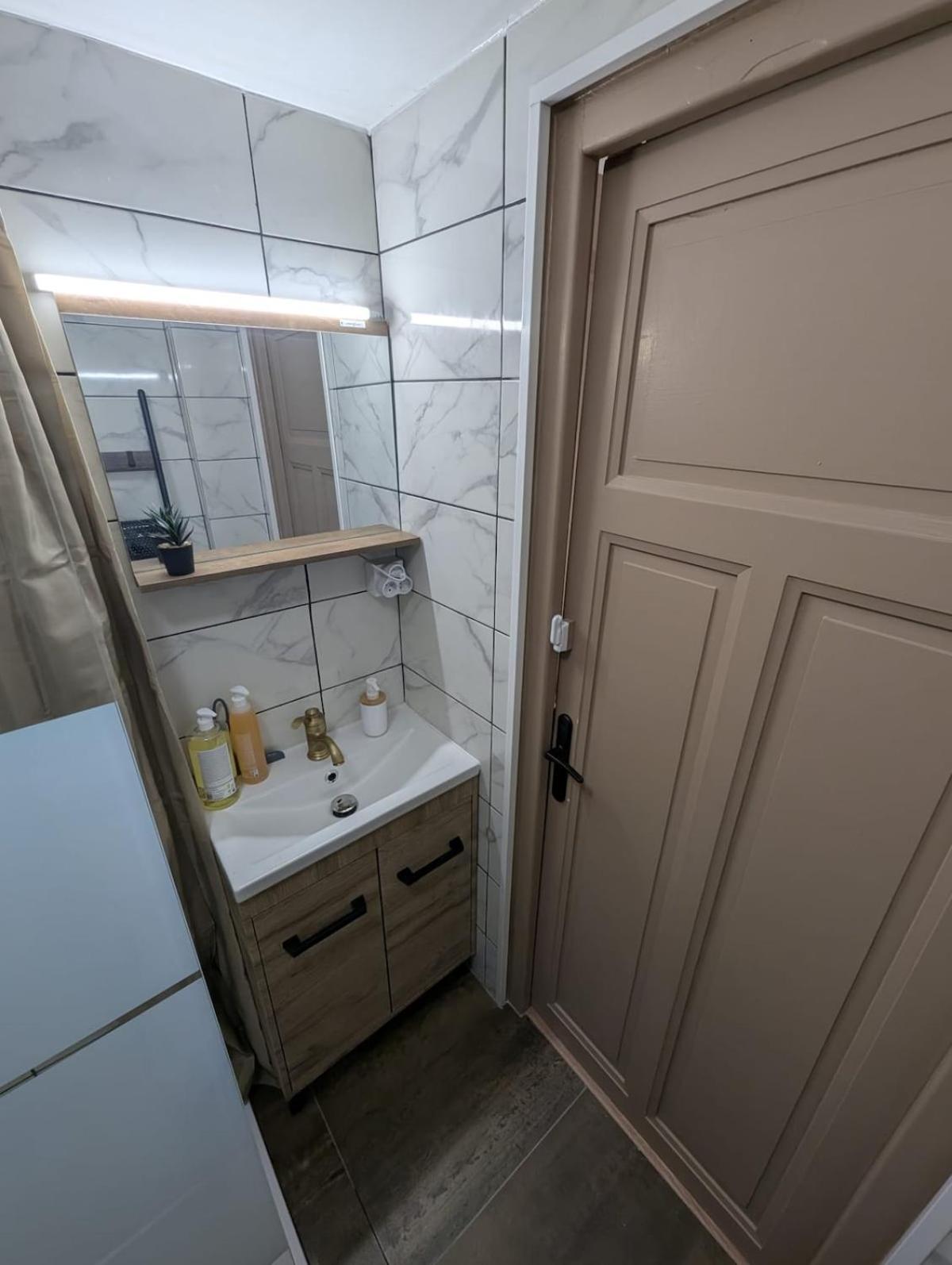 Appartement Verdoyant Au Bord Du Lac Leman Entre Evian Et Thonon Dans Une Villa Publier Bagian luar foto